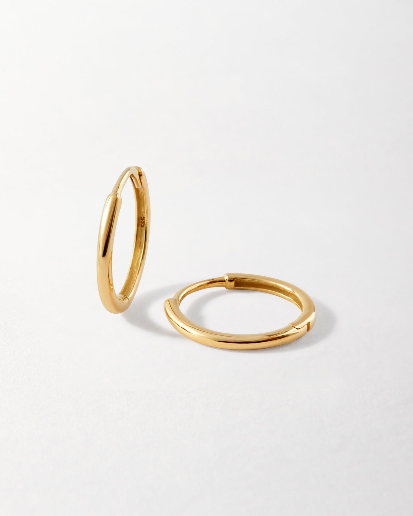 Medium Classic Hoop Earrings - Yellow Gold