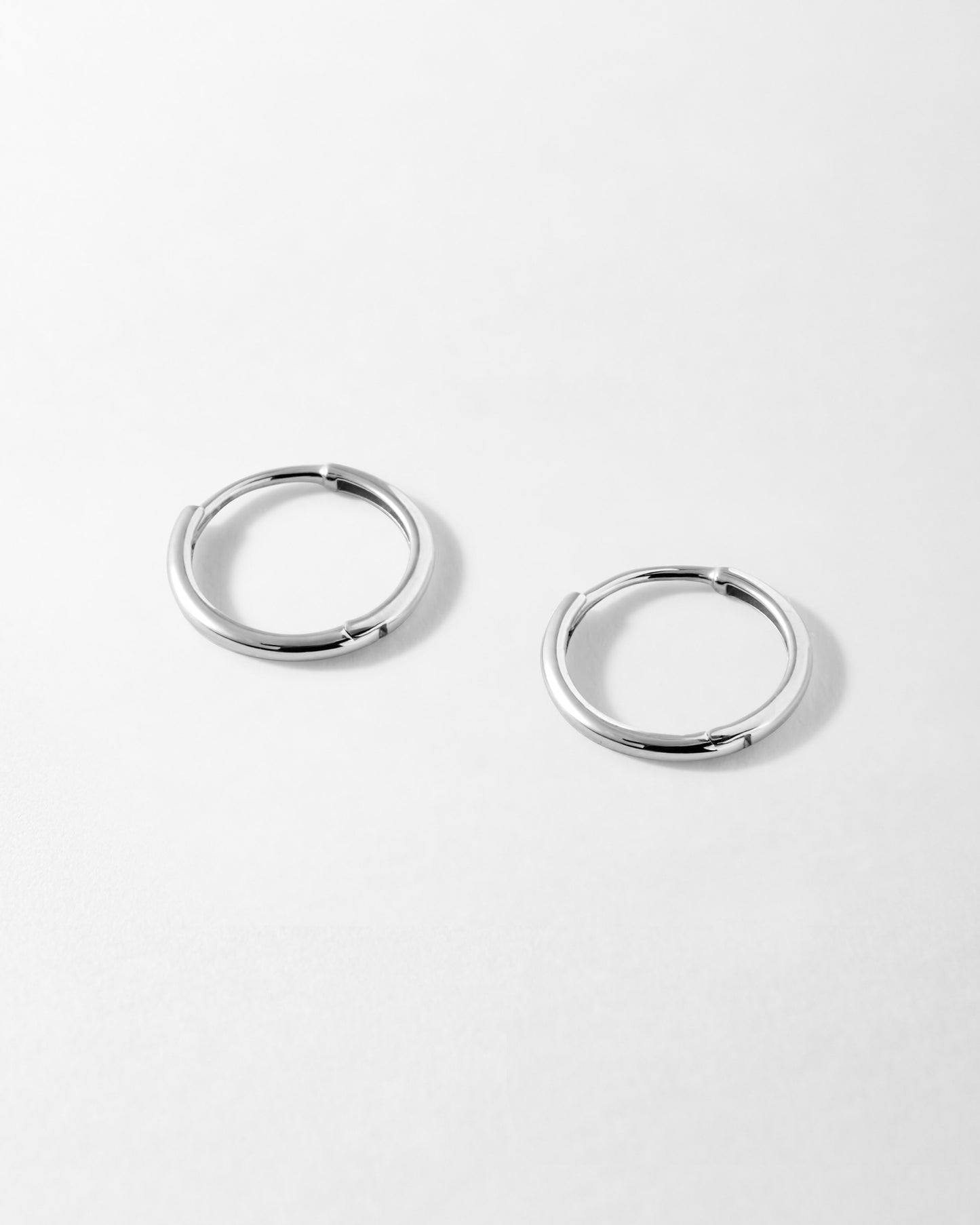 Medium Classic Hoop Earrings - White Gold