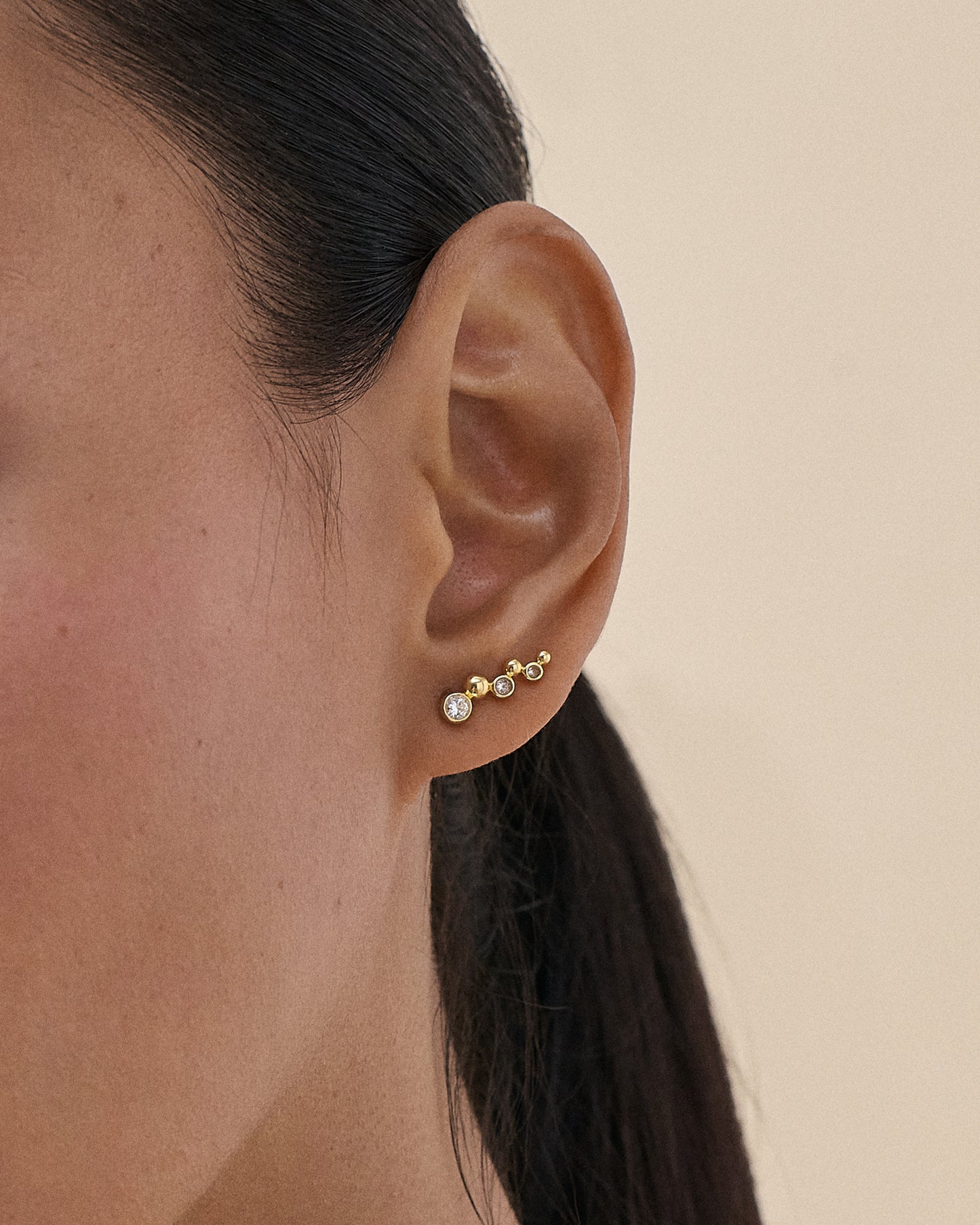 Globe White Sapphire Ear Crawler