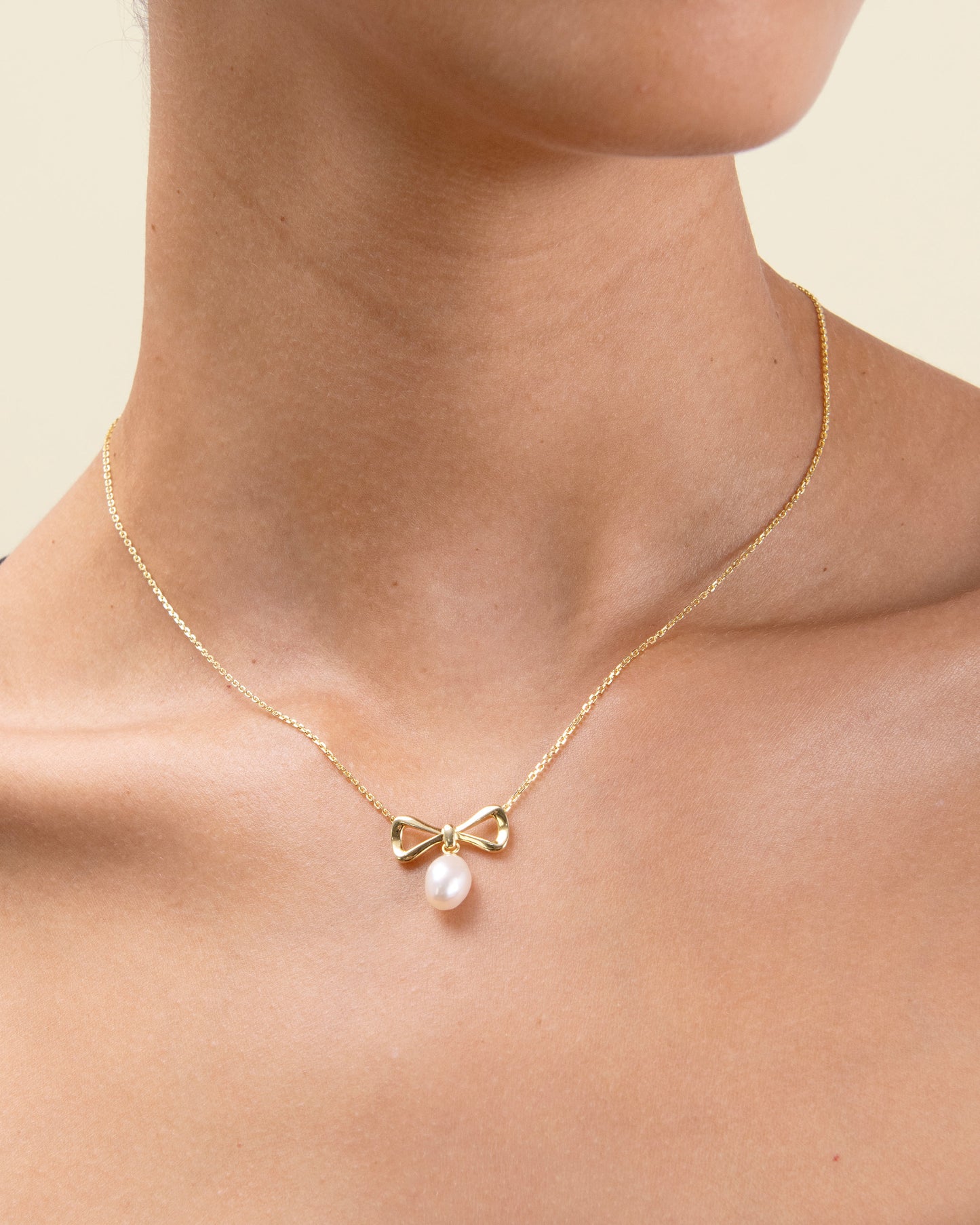 Bow Pearl Necklace